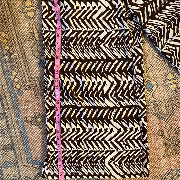 Brown and Off-white Copped Jumper - Picture 7 of 11